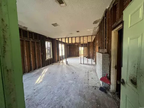 906 W 15th Ave, Pine Bluff, AR 71601 photo 2