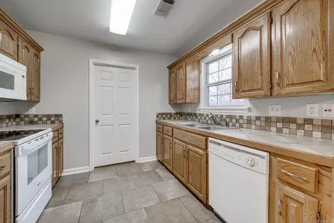 Kitchen - 416 N Beech St, Beebe, AR 72012 photo 1 of 5
