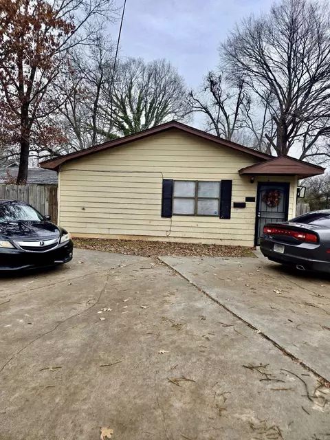 907 W 15th Ave, Pine Bluff, AR 71601 photo 2