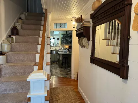 Entry Way - 8041 Us 62, Glencoe, AR 72539 photo 1 of 6