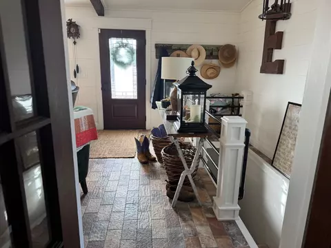 Entry Way - 8041 Us 62, Glencoe, AR 72539 photo 3 of 6