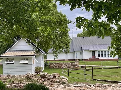Exterior - 8041 Us 62, Glencoe, AR 72539 photo 4 of 7