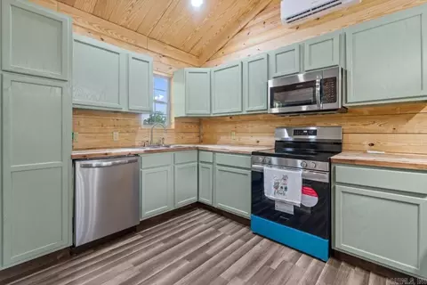 Kitchen - 249 Oak Ridge Dr, Ashdown, AR 71822 photo 5 of 5