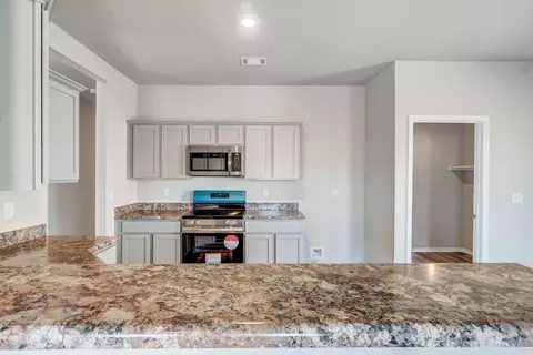 Kitchen - 6056 Croft Ave, Benton, AR 72019 photo 1 of 4