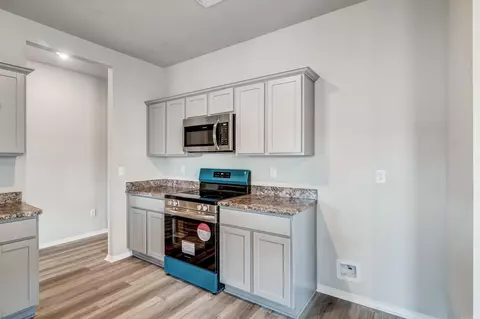 Kitchen - 6056 Croft Ave, Benton, AR 72019 photo 2 of 4