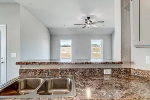 Kitchen - 6056 Croft Ave, Benton, AR 72019 photo 4 of 4