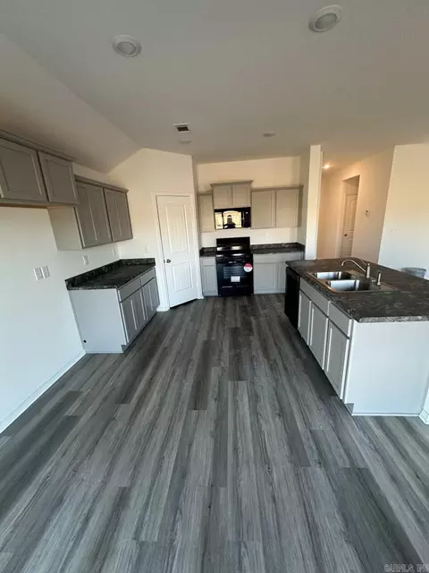 Kitchen - 6040 Croft Ave, Benton, AR 72019 photo 2 of 3