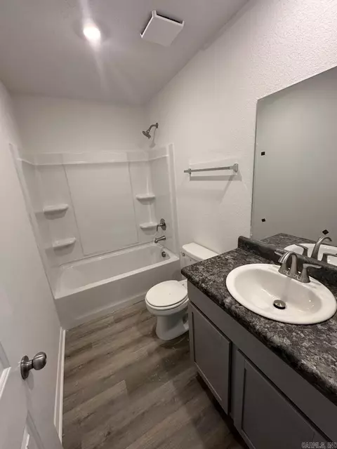 Bath - 6040 Croft Ave, Benton, AR 72019 photo 1 of 3