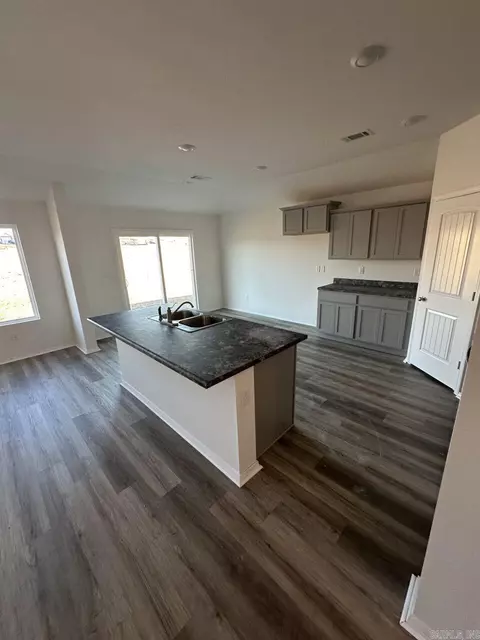 Kitchen - 6040 Croft Ave, Benton, AR 72019 photo 1 of 3