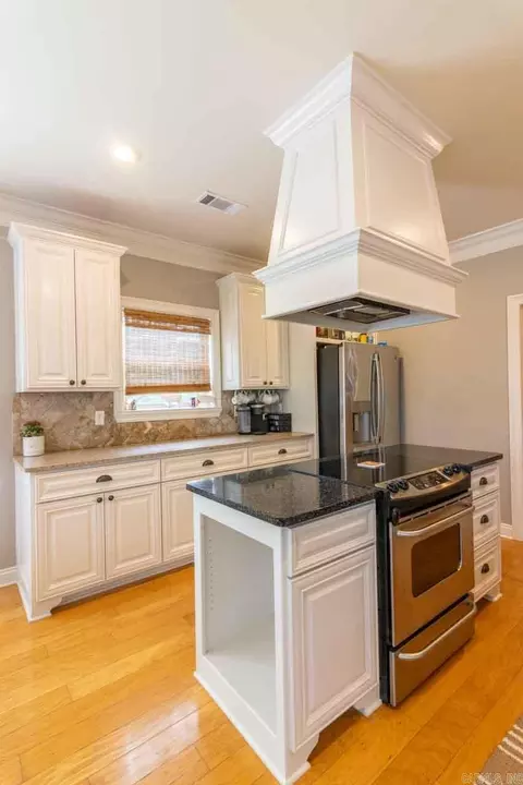 Kitchen - 407 Greystone Blvd, Cabot, AR 72023 photo 4 of 5