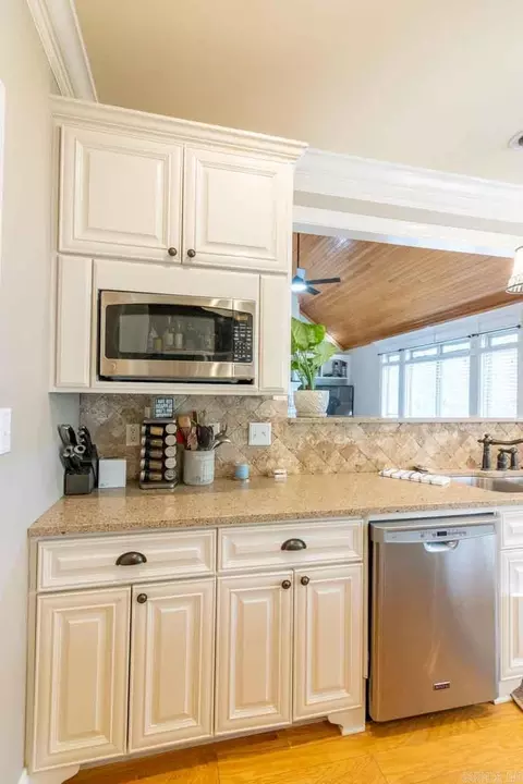 Kitchen - 407 Greystone Blvd, Cabot, AR 72023 photo 5 of 5