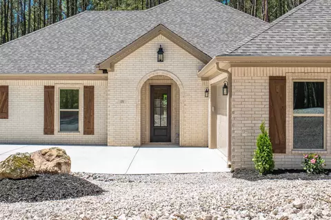 370 Maderas Dr, Hot Springs Village, AR 71909