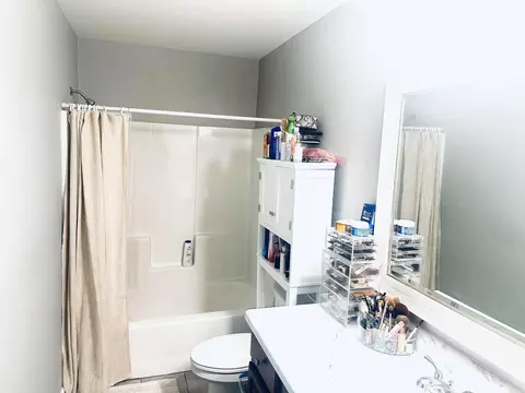 Bath - 2001 Rehobooth Cir, Searcy, AR 72143 photo 2 of 2