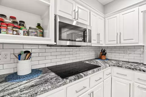 Kitchen - 357 Catherine Cove Rd, Malvern, AR 72104 photo 3 of 3
