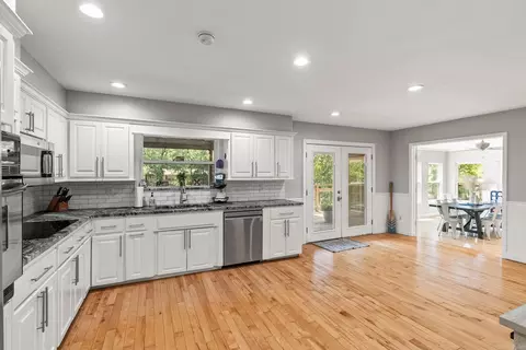 Kitchen - 357 Catherine Cove Rd, Malvern, AR 72104 photo 2 of 3
