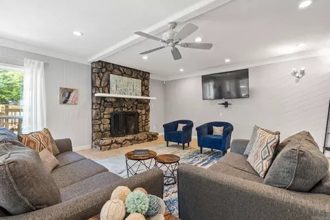 Living - 357 Catherine Cove Rd, Malvern, AR 72104 photo 2 of 4