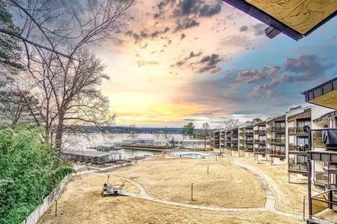 270 Lake Hamilton Dr #E-9, Hot Springs National Park, AR 71913