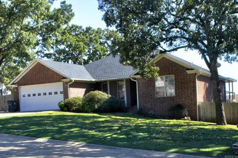312 Live Oak Dr, Searcy, AR 72143