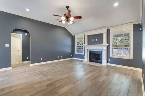 Living - 424 Sunshine Ln, Redfield, AR 72132 photo 3 of 7