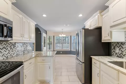 Kitchen - 424 Sunshine Ln, Redfield, AR 72132 photo 2 of 7