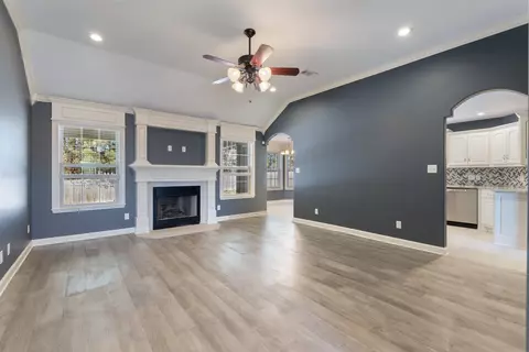 Living - 424 Sunshine Ln, Redfield, AR 72132 photo 1 of 7