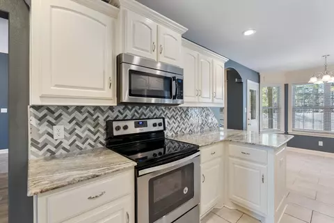 Kitchen - 424 Sunshine Ln, Redfield, AR 72132 photo 3 of 7