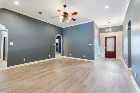 Living - 424 Sunshine Ln, Redfield, AR 72132 photo 5 of 7