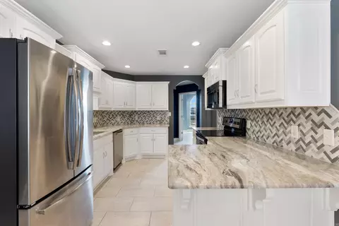 Kitchen - 424 Sunshine Ln, Redfield, AR 72132 photo 5 of 7