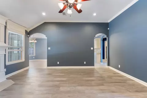 Living - 424 Sunshine Ln, Redfield, AR 72132 photo 7 of 7