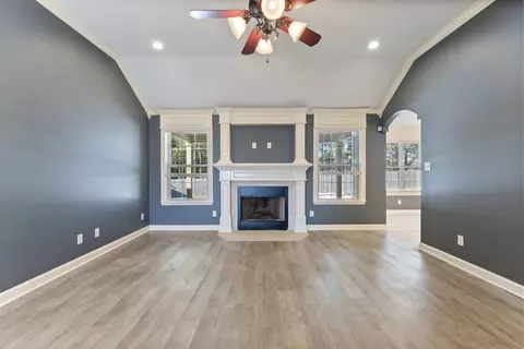 Living - 424 Sunshine Ln, Redfield, AR 72132 photo 2 of 7