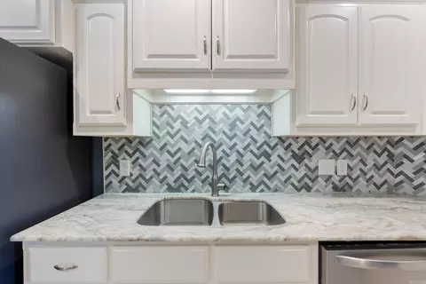 Kitchen - 424 Sunshine Ln, Redfield, AR 72132 photo 4 of 7