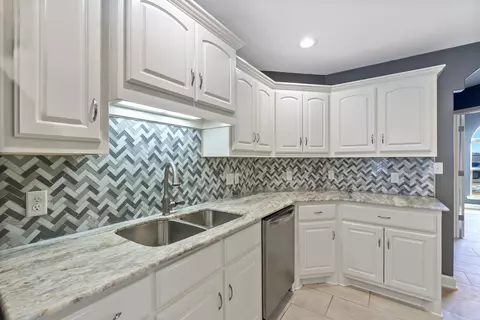 Kitchen - 424 Sunshine Ln, Redfield, AR 72132 photo 7 of 7
