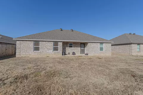 Exterior - 210 Stacy Dr, Paragould, AR 72450 photo 2 of 2