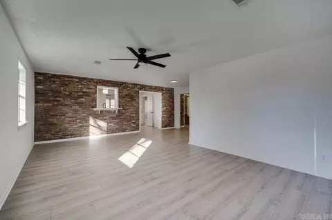 215 E 8th St, Lonoke, AR 72086 photo 9