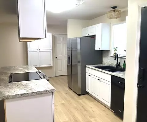 Kitchen - 42 Carroll Ln, Conway, AR 72032 photo 2 of 2