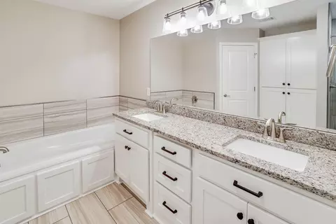 Bath - 45 Wellswood Dr, Greenbrier, AR 72058 photo 2 of 3