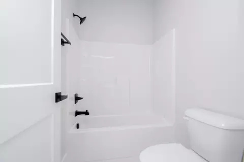 Bath - 3045 Avilla Manor Trl, Alexander, AR 72002 photo 5 of 7