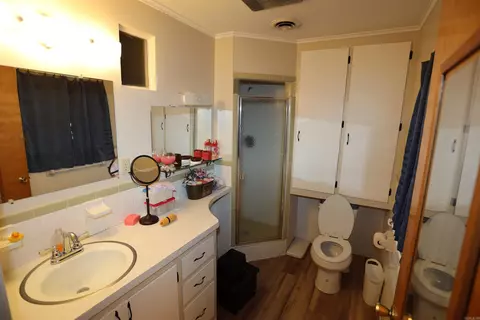 Bath - 609 E Cedar, Warren, AR 71671 photo 2 of 2