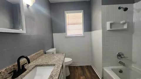 Bath - 2401 Taft St, Pine Bluff, AR 71603 photo 2 of 2