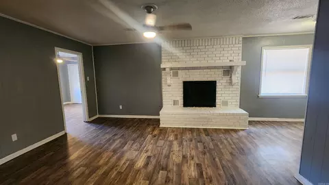 Living - 2401 Taft St, Pine Bluff, AR 71603 photo 2 of 2