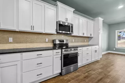 Kitchen - 115 Michelle Dr, Beebe, AR 72012 photo 2 of 3