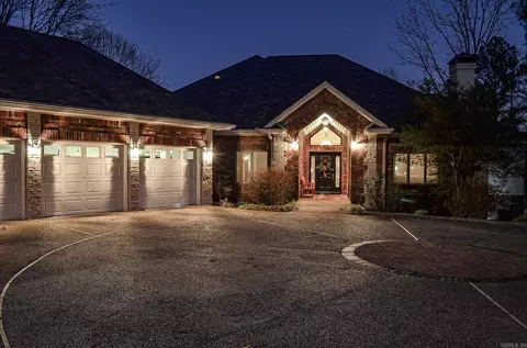 7 Loyola Ln, Hot Springs Village, AR 71909