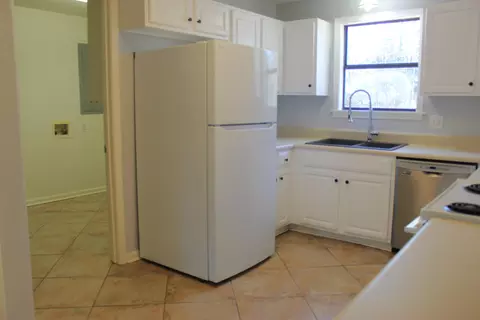 Kitchen - 4240 Edgemont Rd, Quitman, AR 72131 photo 2 of 3