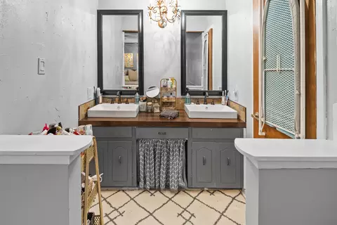 Bath - 12 W Post Oak Dr, Conway, AR 72034 photo 3 of 5