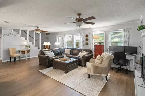 Living - 12 W Post Oak Dr, Conway, AR 72034 photo 2 of 4