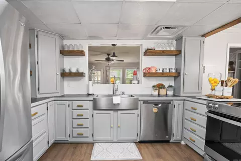 Kitchen - 12 W Post Oak Dr, Conway, AR 72034 photo 1 of 2