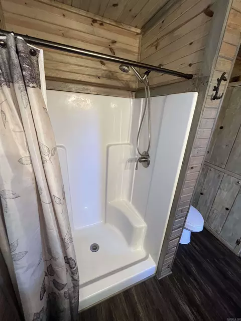Bath - 127 Lark Ln, Mena, AR 71953 photo 3 of 4
