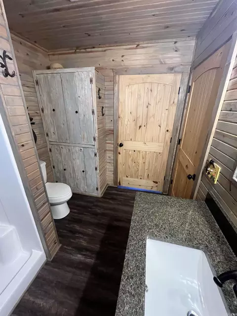 Bath - 127 Lark Ln, Mena, AR 71953 photo 4 of 4