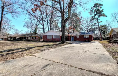 Exterior - 2306 W 38th Ave, Pine Bluff, AR 71603 photo 3 of 9