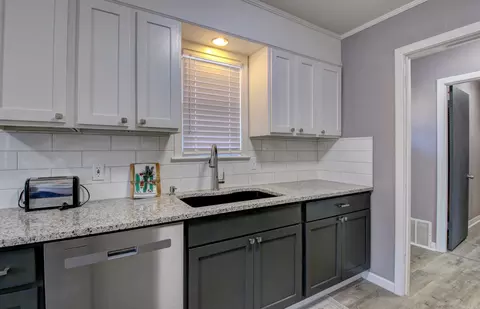 Kitchen - 2306 W 38th Ave, Pine Bluff, AR 71603 photo 3 of 5